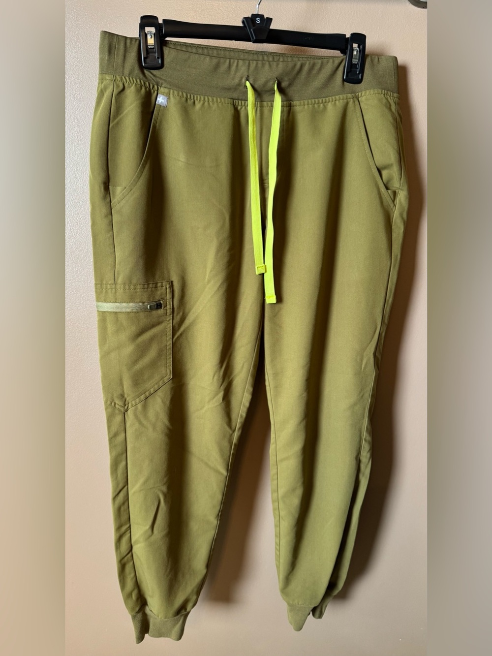 Figs Martini Olive Zamora Scrub Pants MP $40. Rarely worn.
